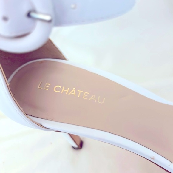 Le Chateau White and Clear Strappy Sandal. Size 7.5. - Picture 3 of 7